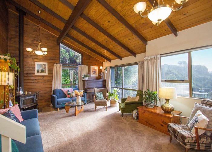  at 9 Bushland Grove, Paparangi, Wellington