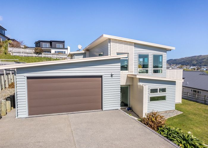  at 10 Hollyford Place, Aotea, Porirua, Wellington