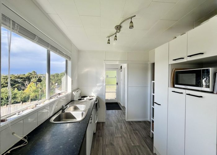  at 10 Aquarius Avenue, Glen Eden, Waitakere City, Auckland