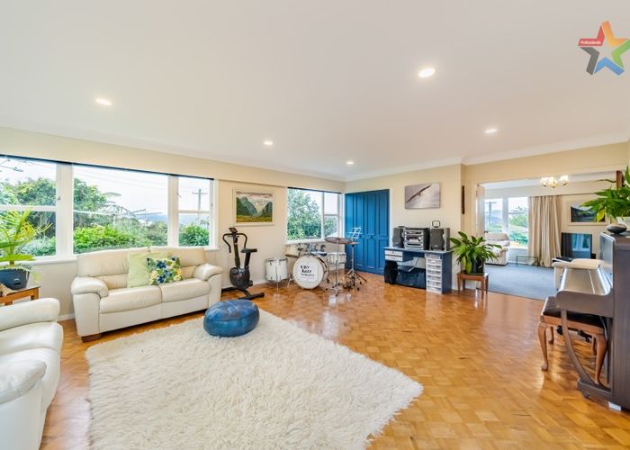  at 4 Pokohiwi Road, Normandale, Lower Hutt