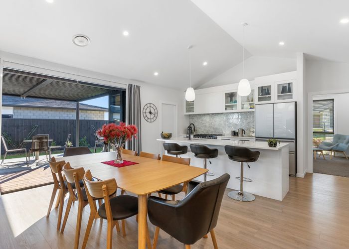  at 61 Queen Charlotte Drive, Aotea, Porirua, Wellington