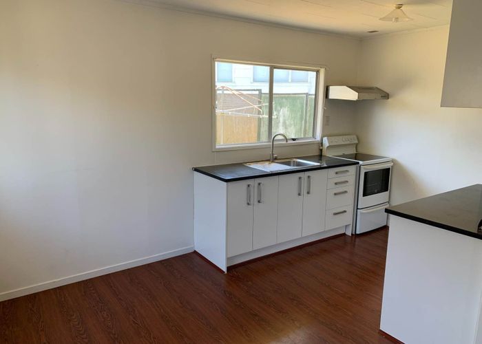  at 1/16 Oreil Avenue, West Harbour, Waitakere City, Auckland