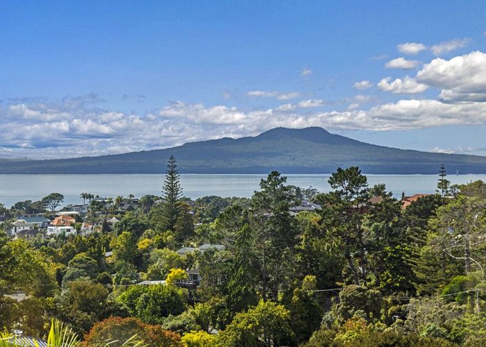  at 60 Peter Terrace, Castor Bay, Auckland
