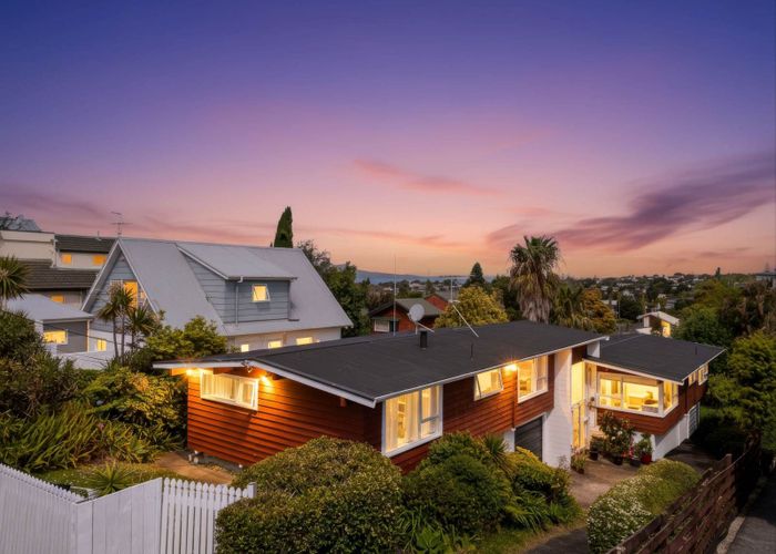  at 1&2/32 Kowhai Road, Campbells Bay, North Shore City, Auckland