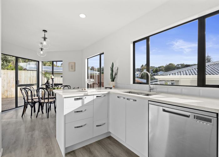  at 2/10 Juniper Road, Sunnynook, North Shore City, Auckland