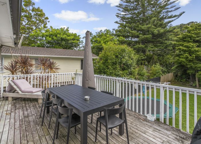  at 8 Kauri Point Road, Laingholm, Auckland