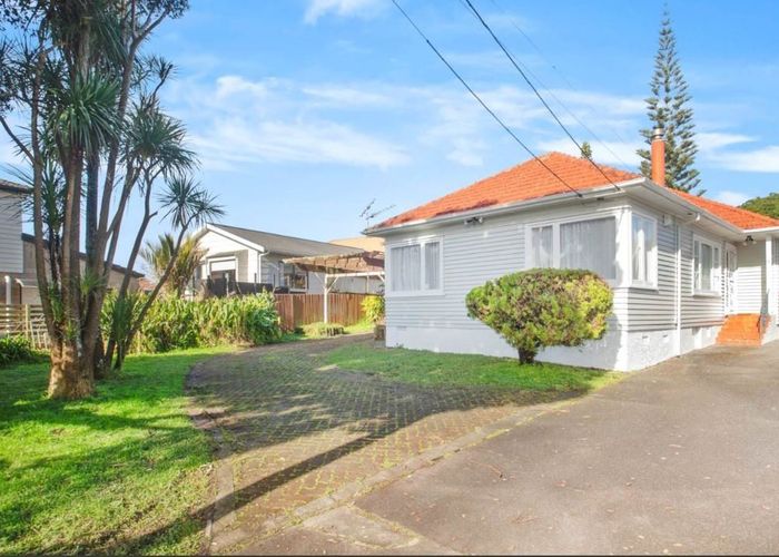  at 6 Netherton Street, New Windsor, Auckland