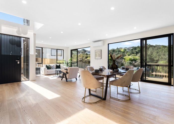  at 16 McMenamin Place, Fairview Heights, Auckland