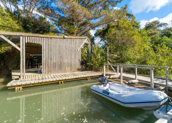  at Paremoremo, North Shore City, Auckland