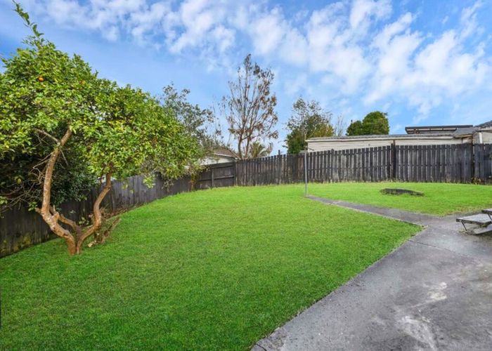  at 17 Landow Place, Henderson, Waitakere City, Auckland