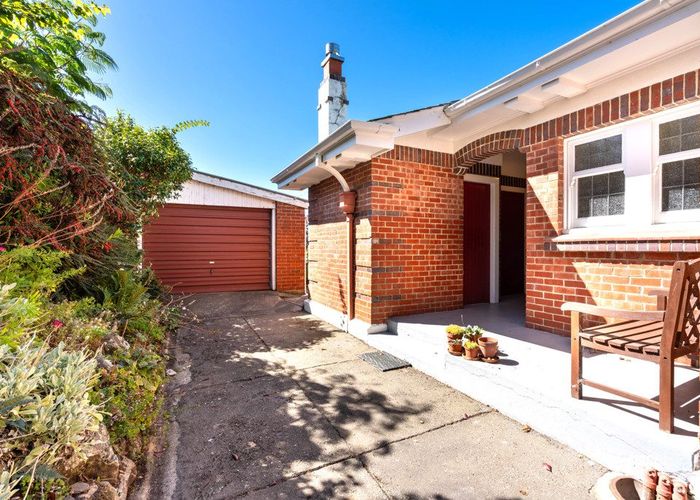  at 38 Elm Row, Dunedin Central, Dunedin