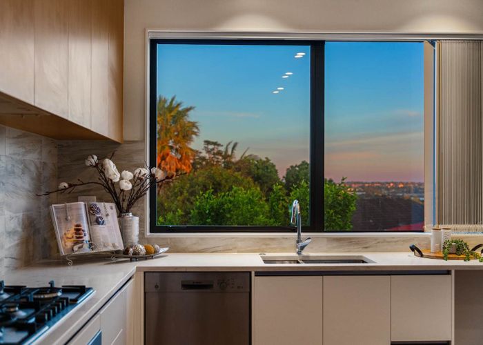  at 6D Tiroroa Avenue, Te Atatu South, Waitakere City, Auckland