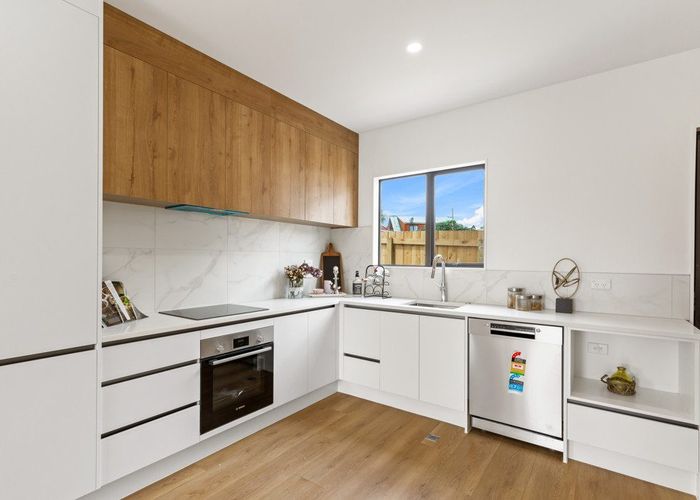  at 20A Fairdene Avenue, Henderson, Waitakere City, Auckland