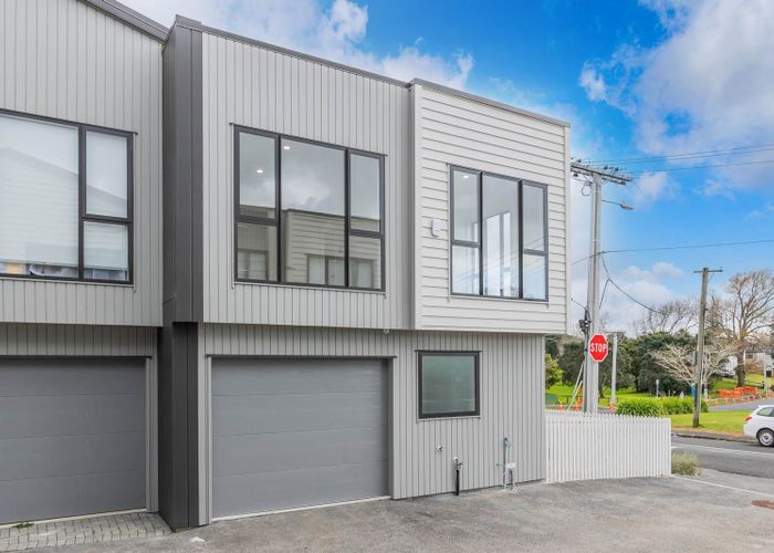  at 9/4 Dunkirk Road, Panmure, Auckland