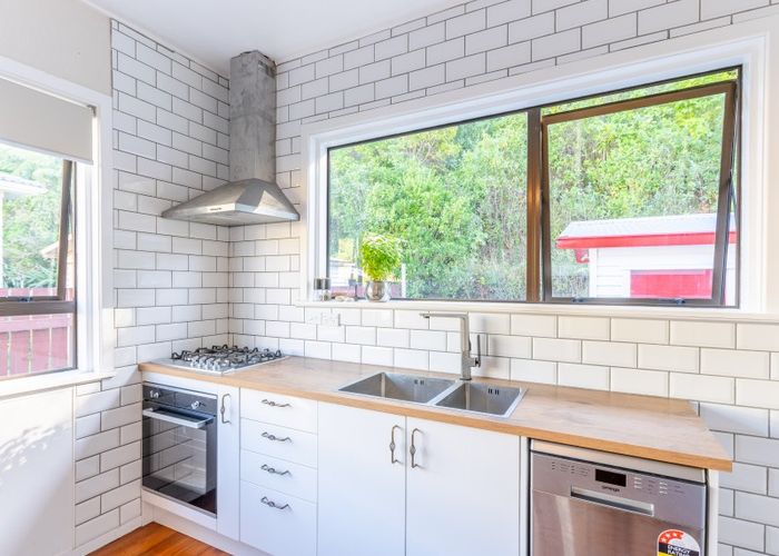  at 86 Rangituhi Crescent, Takapuwahia, Porirua