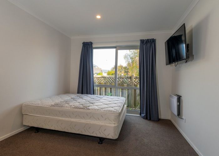  at 33 Sandleigh Road (Room B), Hamilton Lake, Hamilton, Waikato