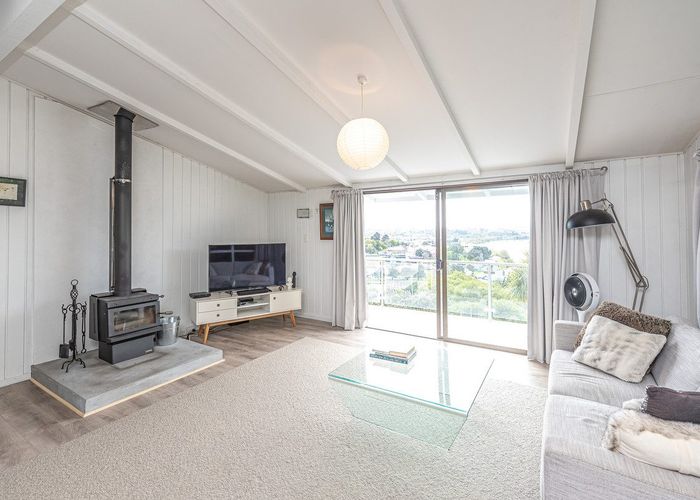  at 12 Hipango Terrace, Durie Hill, Whanganui