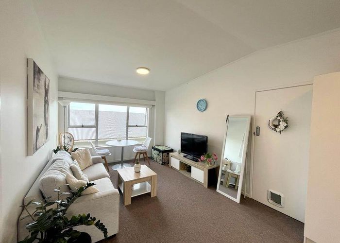  at 4/196 Garnet Road, Westmere, Auckland City, Auckland