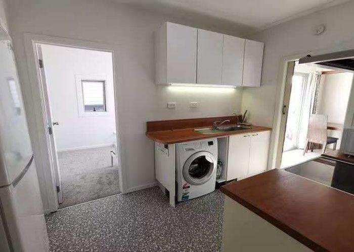  at 52  Old lake Road, Devonport, North Shore City, Auckland