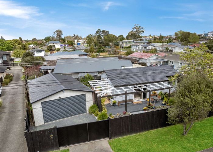  at 2/1 Woodside Road, Massey, Waitakere City, Auckland