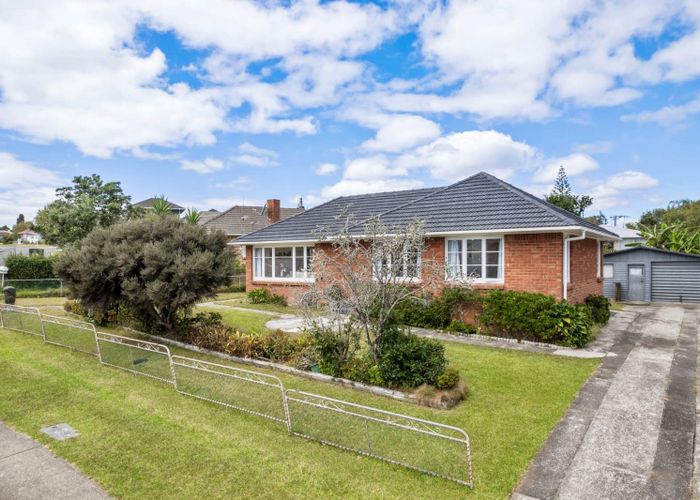  at 18 Essex Street, Te Atatu South, Waitakere City, Auckland