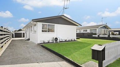  at 5 Leslie Place, Deanwell, Hamilton