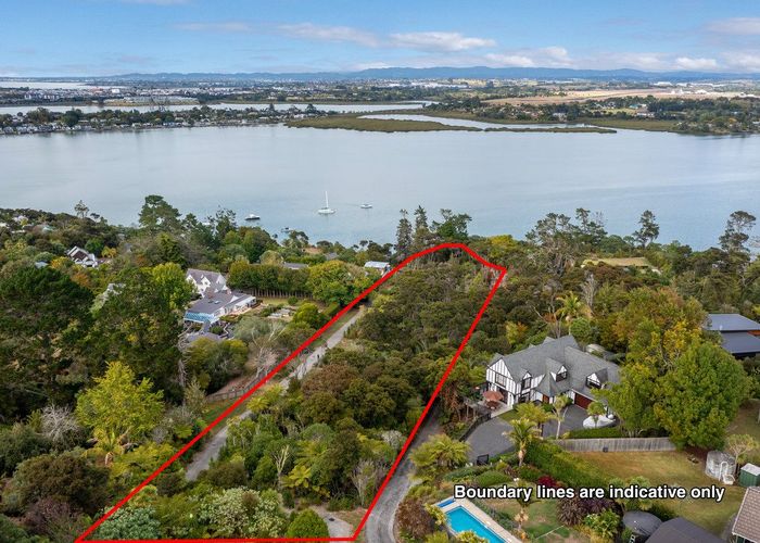  at 5 A, B, C Chatham Avenue, Paremoremo, North Shore City, Auckland