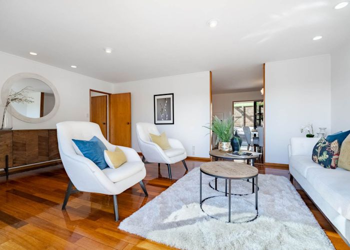  at 2/29 Oaktree Avenue, Browns Bay, Auckland