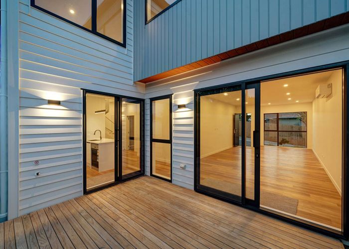  at 21D Barron Drive, Green Bay, Waitakere City, Auckland