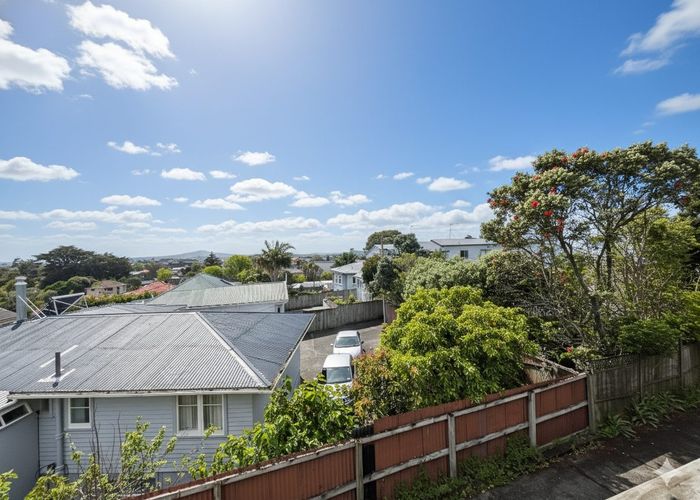  at 3/205 Onewa Road, Birkenhead, North Shore City, Auckland