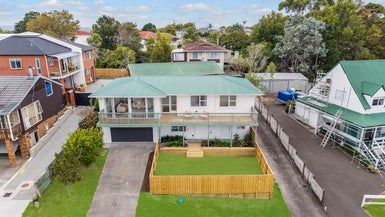  at 5 Hanson Place, West Harbour, Auckland