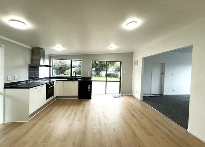  at 7 Barrys Road, Glendene, Waitakere City, Auckland