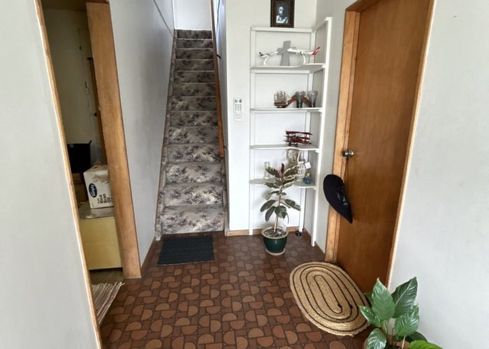  at 2/21 Ellis Avenue, Mount Roskill, Auckland City, Auckland