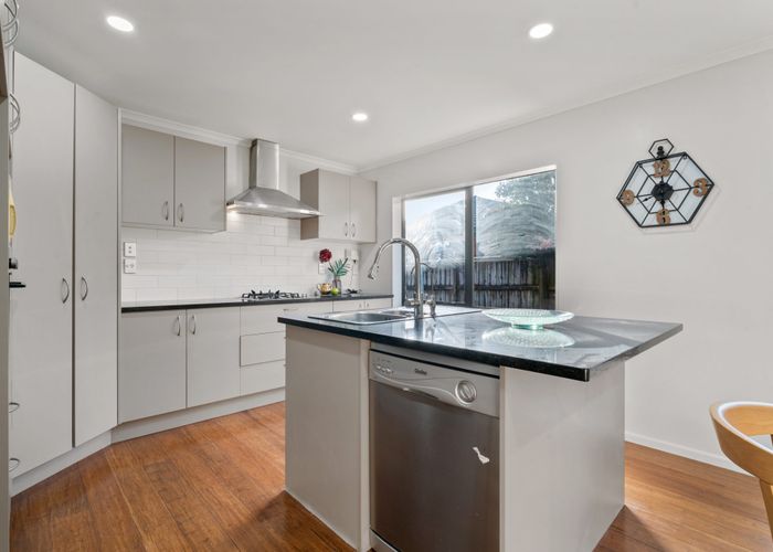  at 43 Glenveagh Park Drive, Weymouth, Auckland