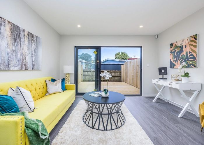 at 2/8 Blanes Road, Weymouth, Manukau City, Auckland