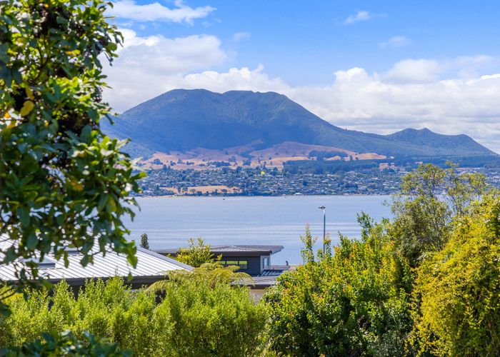  at 1/17 Besley Place, Acacia Bay, Taupō