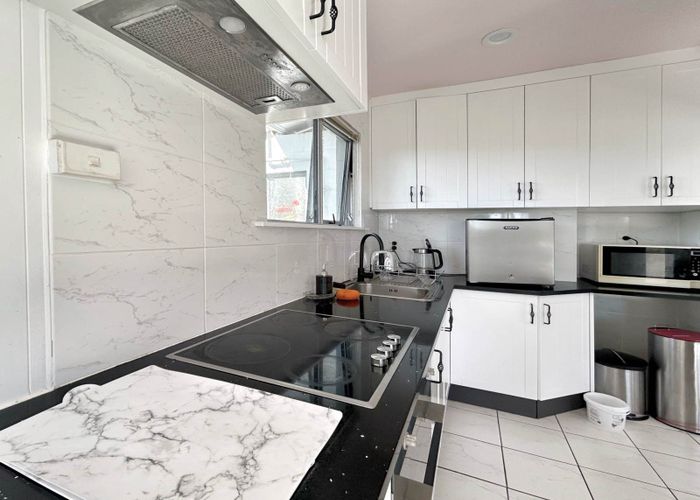  at 2/85 Taumata Road, Sandringham, Auckland