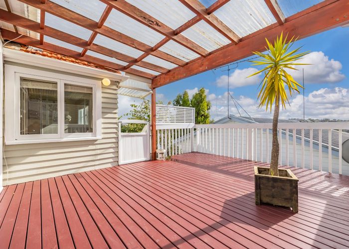  at 1/27 Rosedale Road, Pinehill, North Shore City, Auckland