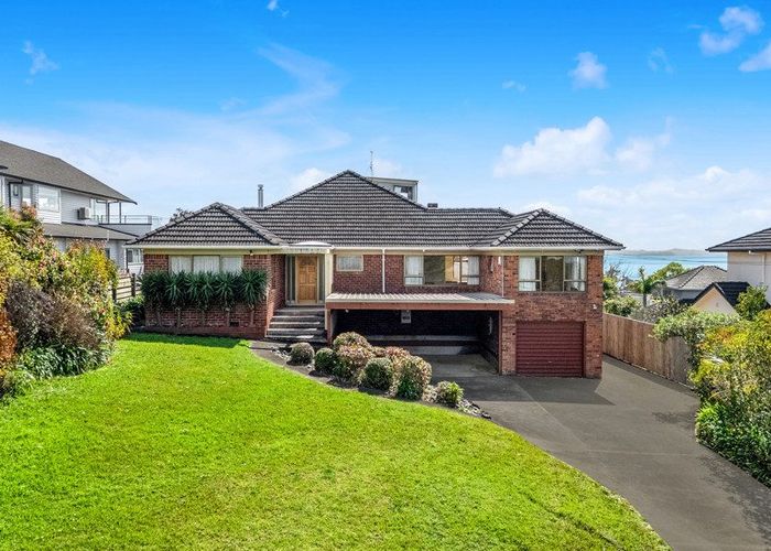  at 8 Beach Road, Mellons Bay, Auckland
