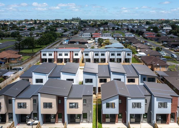  at 4 Aumarire Lane, Favona, Manukau City, Auckland