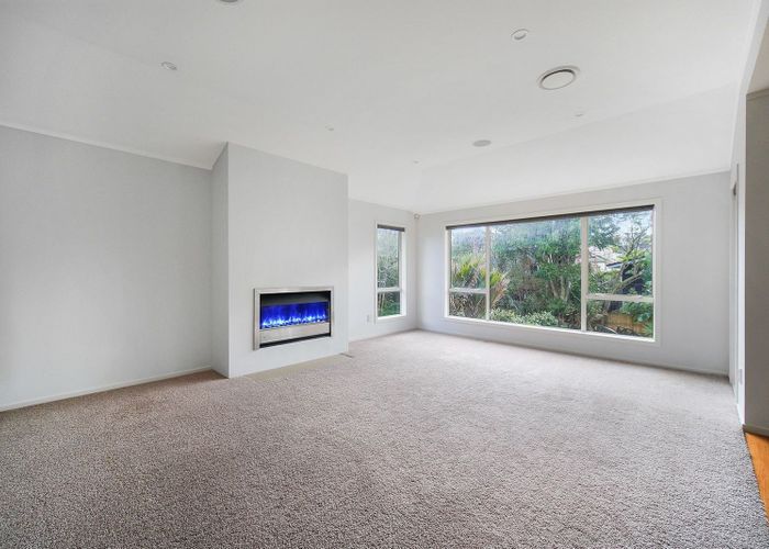  at 9 Sandown Road, Rothesay Bay, North Shore City, Auckland