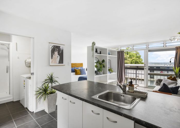  at 18/49 Esplanade Road, Mount Eden, Auckland