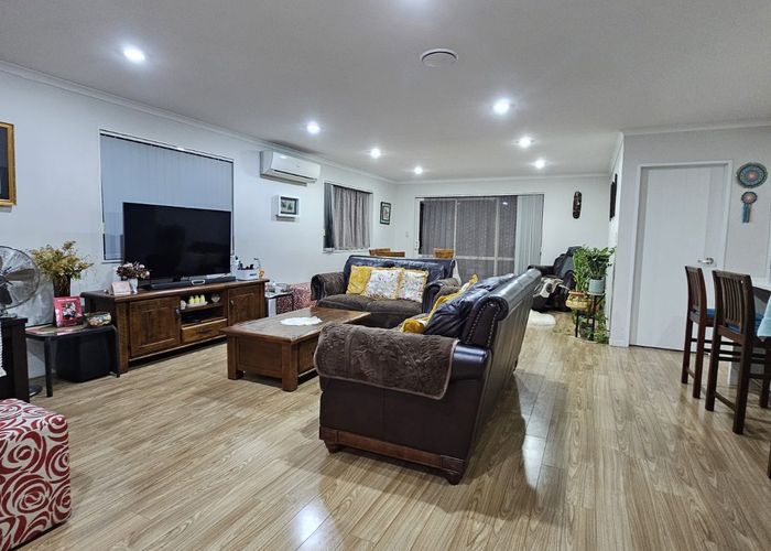  at 8 Sunglade Grove, Flat Bush, Manukau City, Auckland