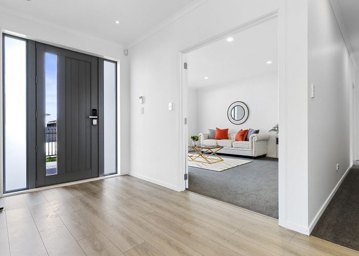  at 2 Sydney Place, Flagstaff, Hamilton