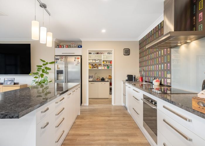  at 32 Parklea Avenue, Halswell, Christchurch City, Canterbury