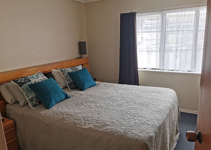  at 42 Sandgate Avenue, Botany Downs, Auckland