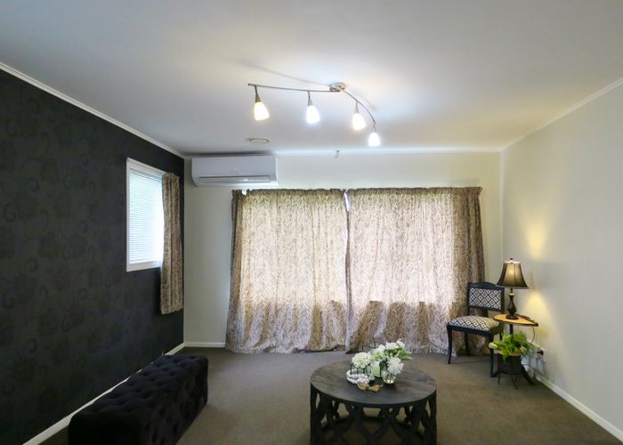  at 233 Clarkin Road, Fairfield, Hamilton