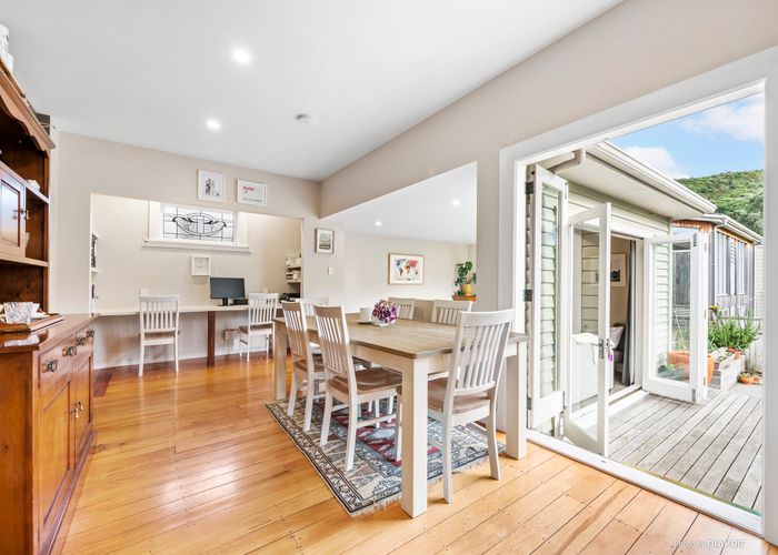  at 22 Eden Street, Island Bay, Wellington