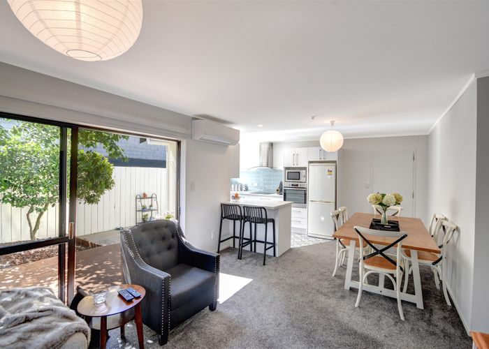  at 72C Queens Drive, Saint Kilda, Dunedin