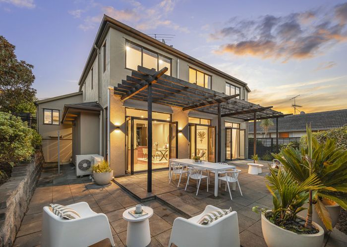  at 2/86 Vale Road, St Heliers, Auckland